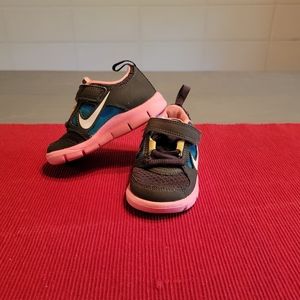 Nike Run Free Sneakers